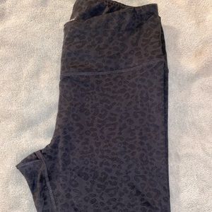 NWOT 90 Degree Flex Ankle Leggings - Leopard